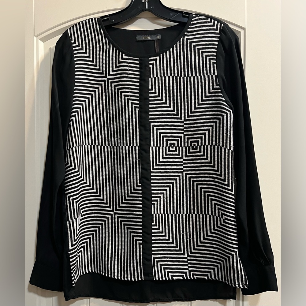 Versona blouse. Size Small.